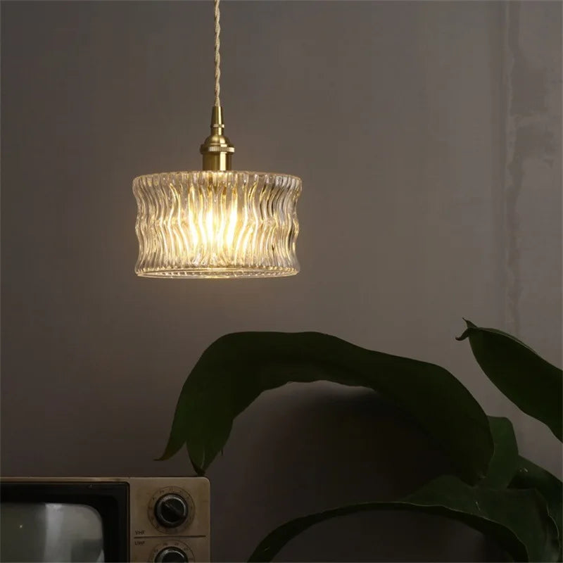 Vintage glazen hanglamp met gestreepte kap en gouden afwerking