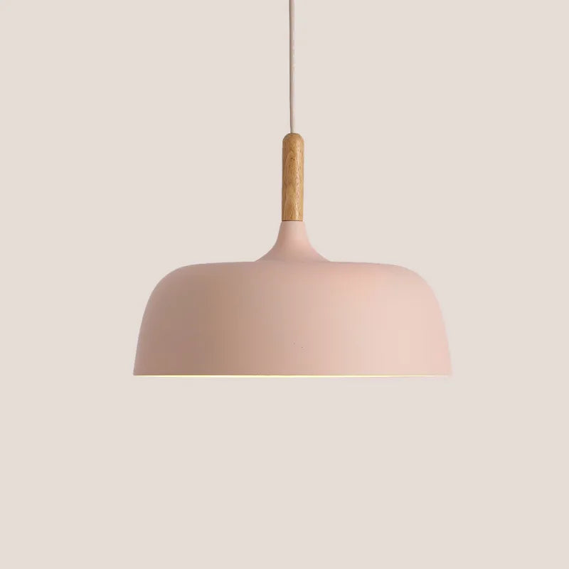Moderne hanglamp van metaal met houten accent – Scandinavisch minimalistische stijl