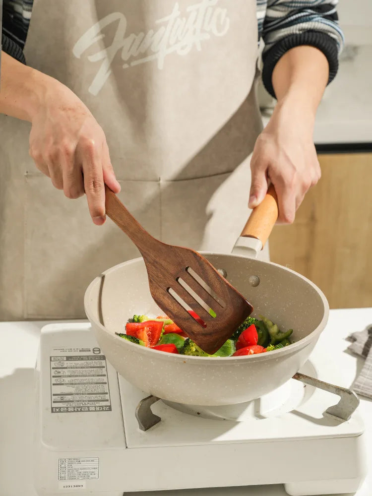 Keuken set gemaakt van natuurlijk teak