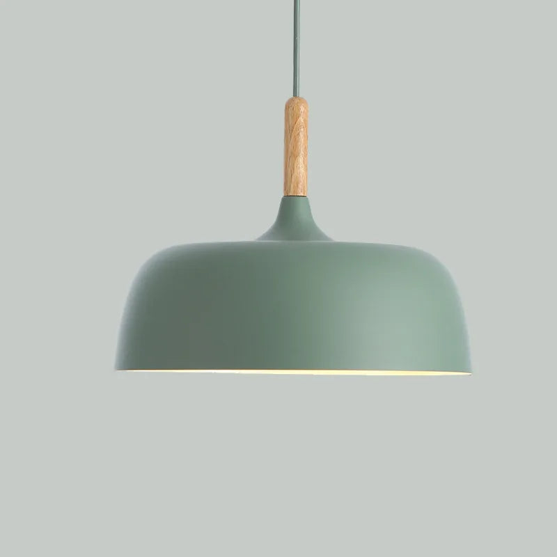 Moderne hanglamp van metaal met houten accent – Scandinavisch minimalistische stijl