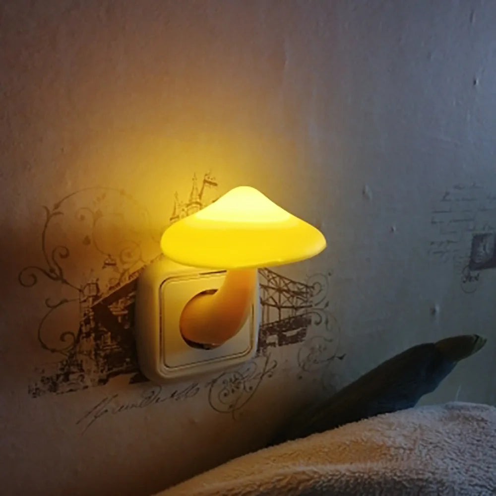 LED Nachtlamp Lumipilz | Met schemerschakelaar | Warm geel en energiezuinig | 8×10 cm