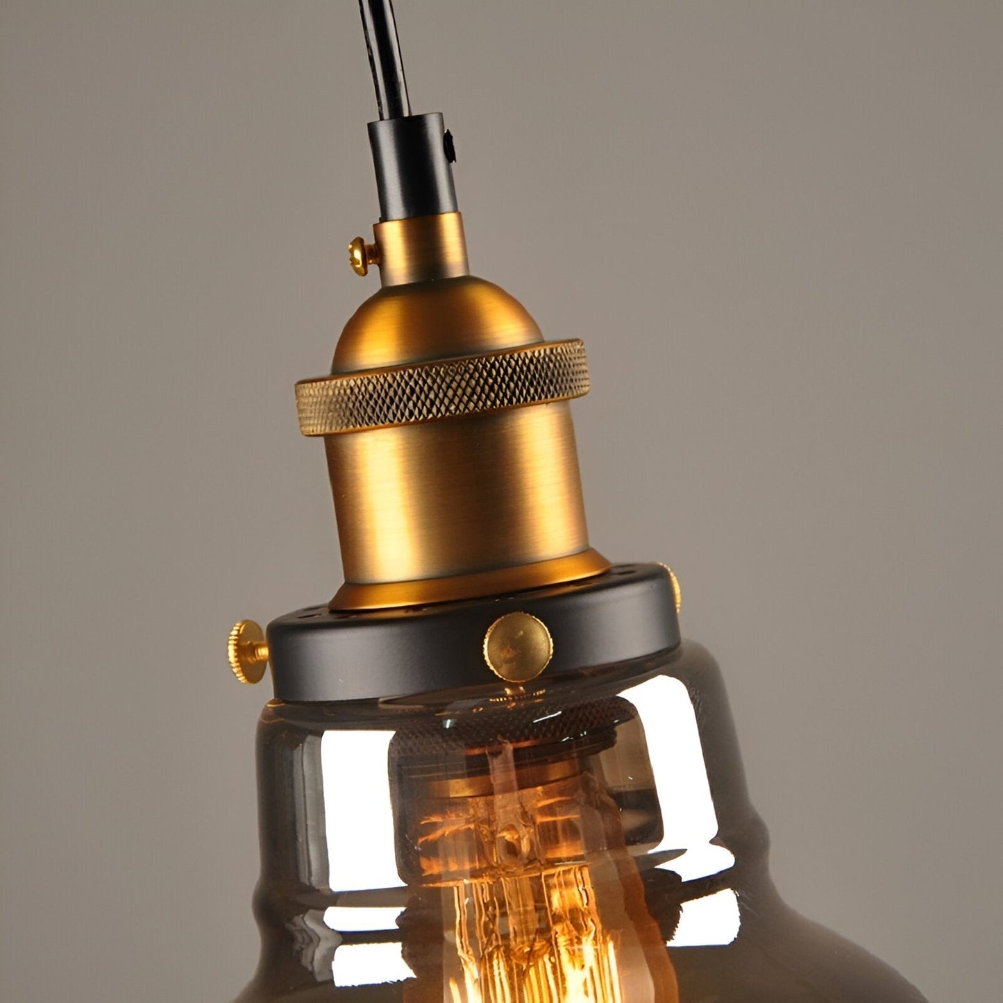 Getint glazen hanglamp met messing fitting