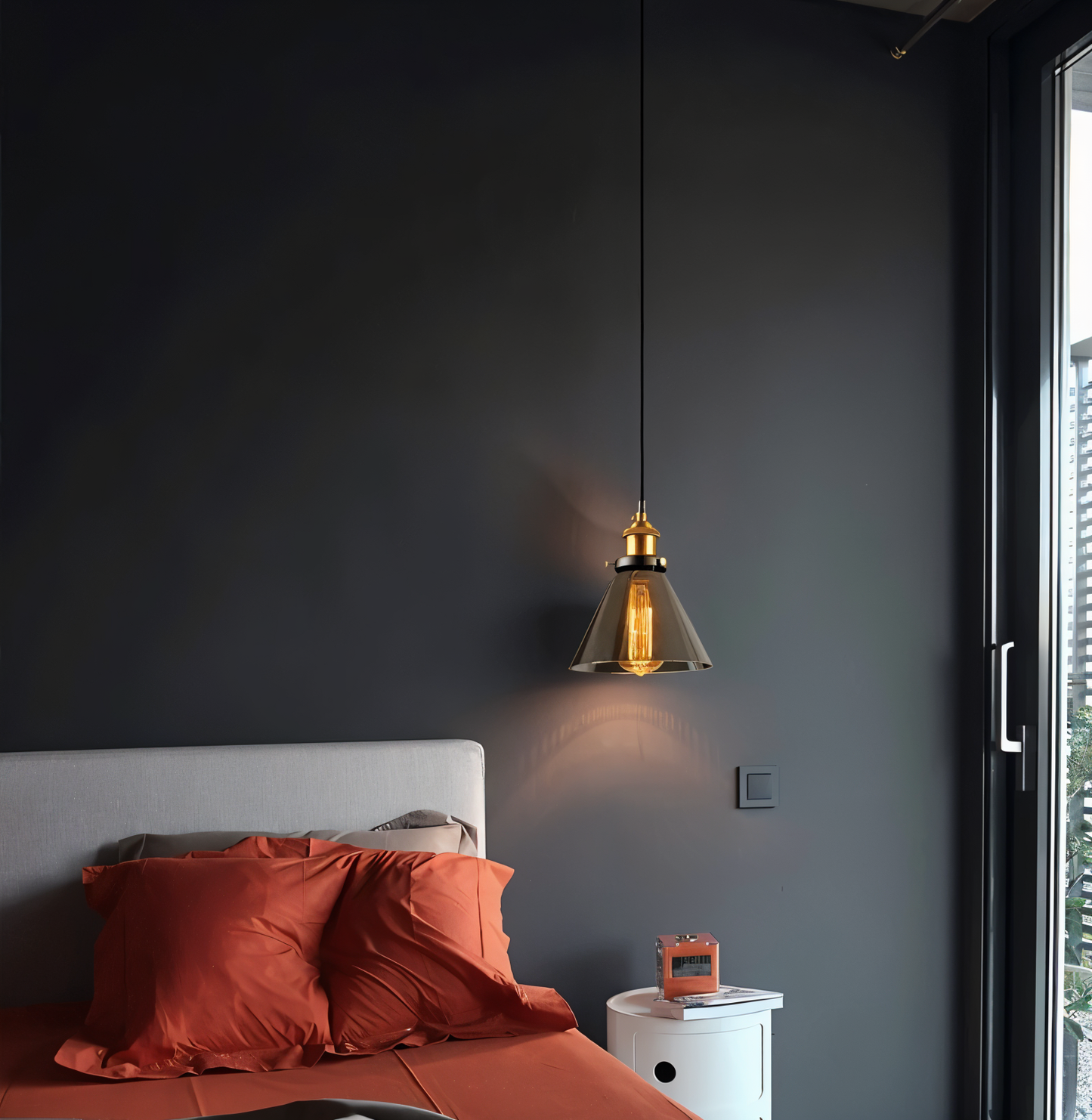 Getint glazen hanglamp met messing fitting