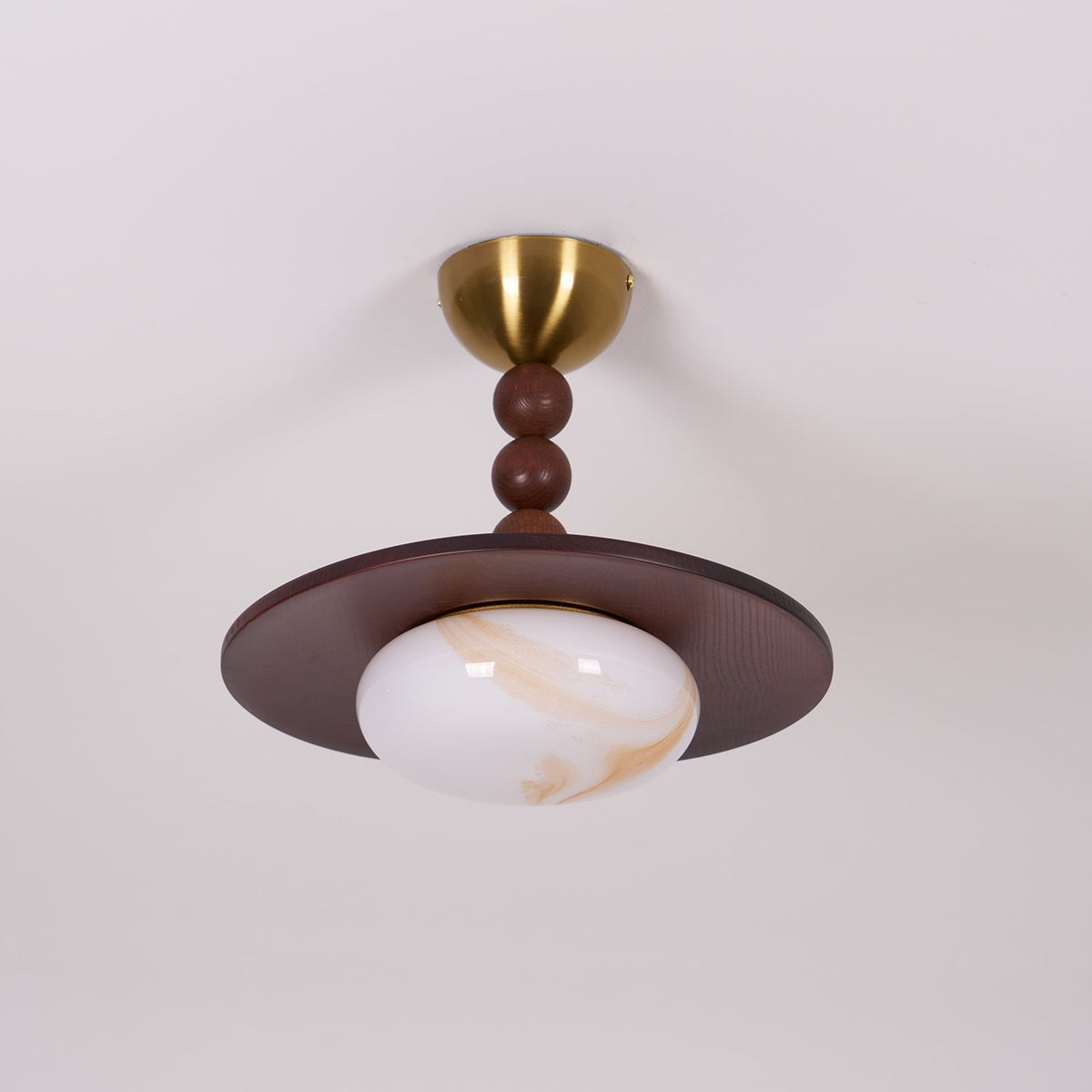 Muto Plafondlamp Walnootkleur & Witte Imitatie Alabaster