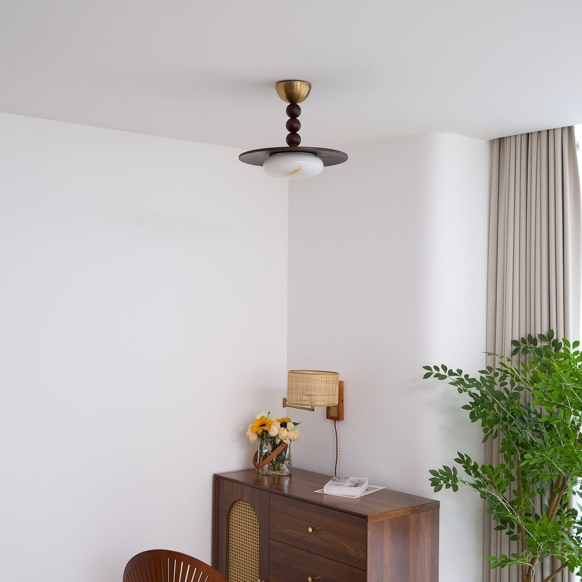 Muto Plafondlamp Walnootkleur & Witte Imitatie Alabaster