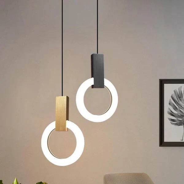 Moderne LED hanglamp met gouden ring