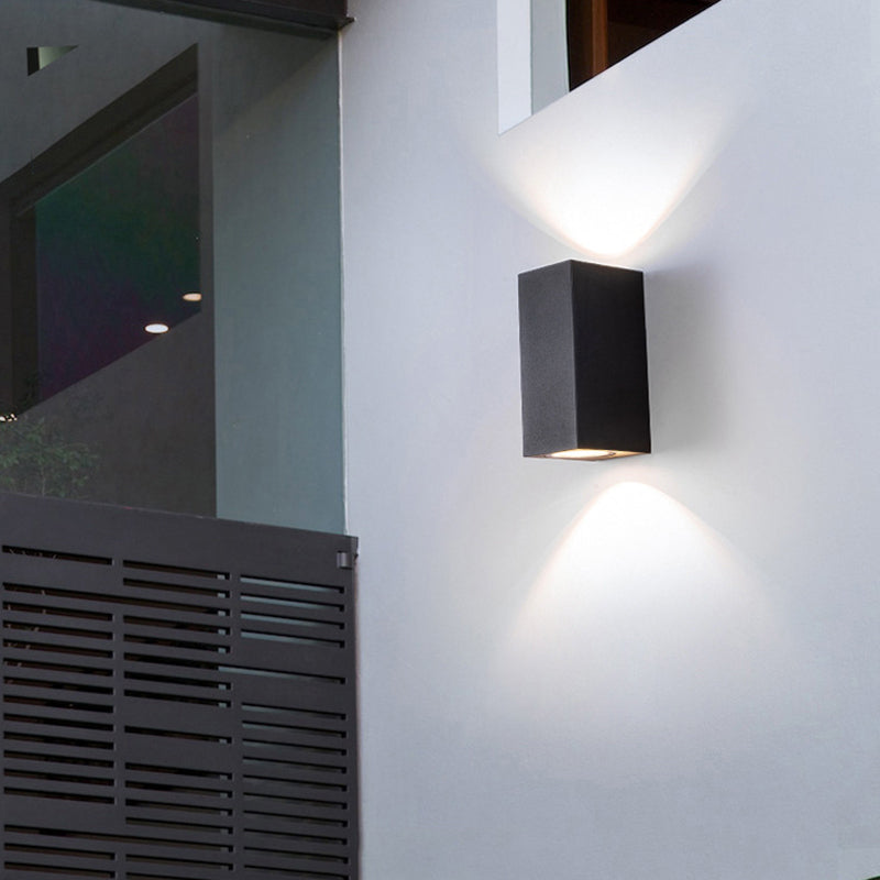 Tavon Minimalistische Metalen Vierkante Buitenwandlamp, Zwart