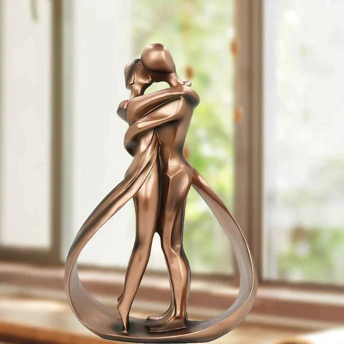 UnityEmbrace - Ambachtelijk beeld dat de eeuwige liefde symboliseert