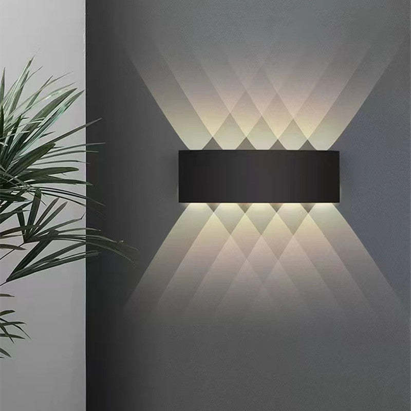 Tronix Moderne Rechthoekige Metalen Buitenwandlamp, Zwart/Wit, Watergolf