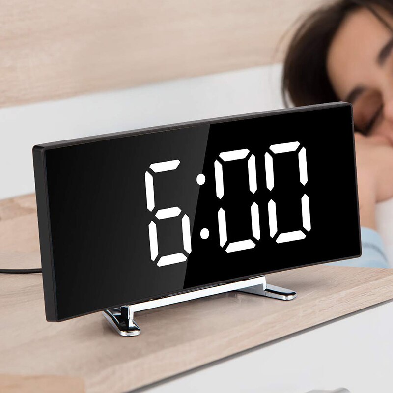 CurveClock | Digitale Wekker LED met Gebogen Scherm en Automatische Verlichting