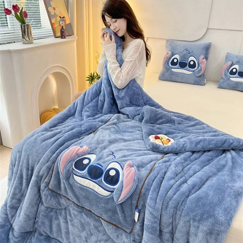 CozyNest – Deken met Kussen 2-in-1 Plucheontwerp – voor Thuis & Reizen
