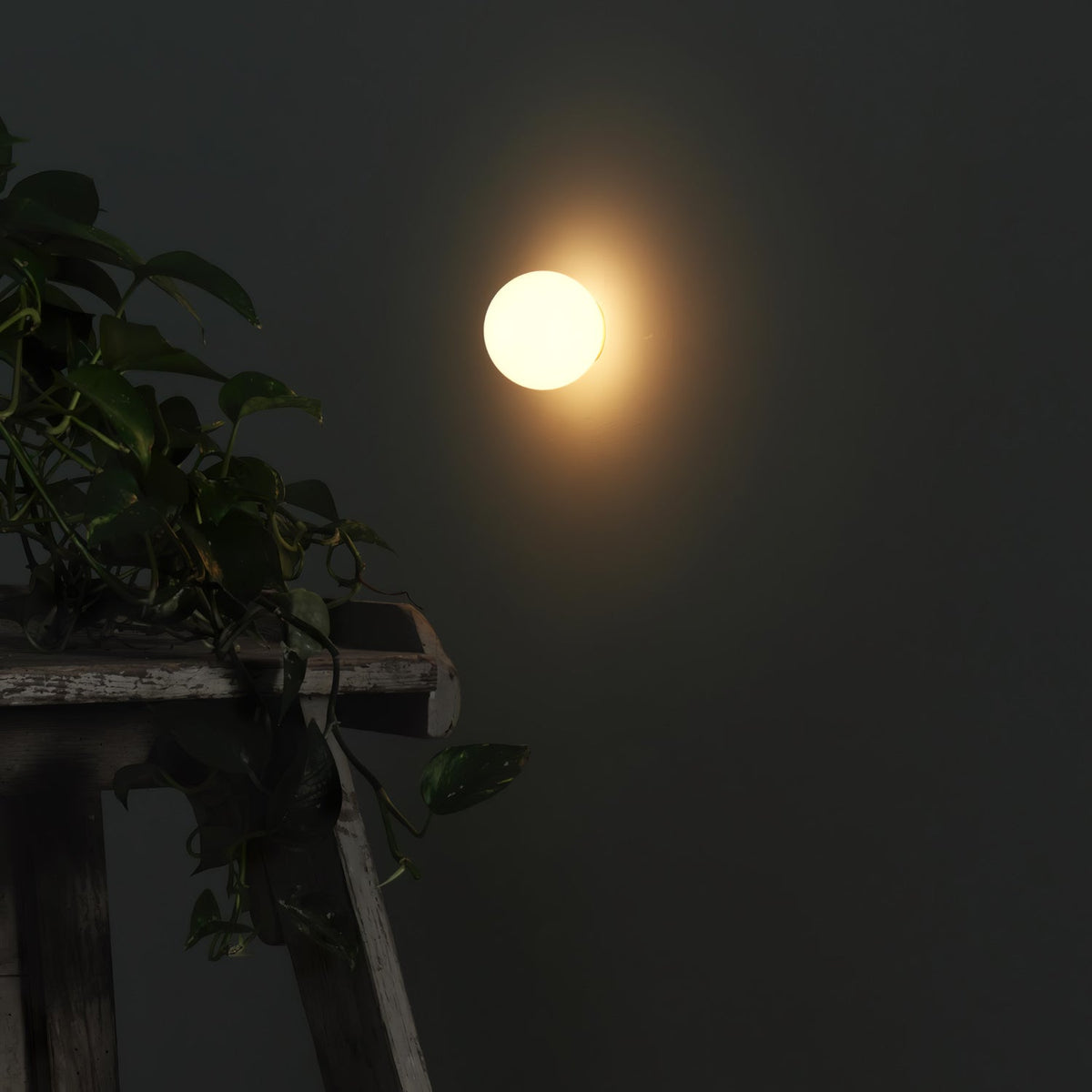 Alabaster Elegance Japandi Mini Orb Wandlamp