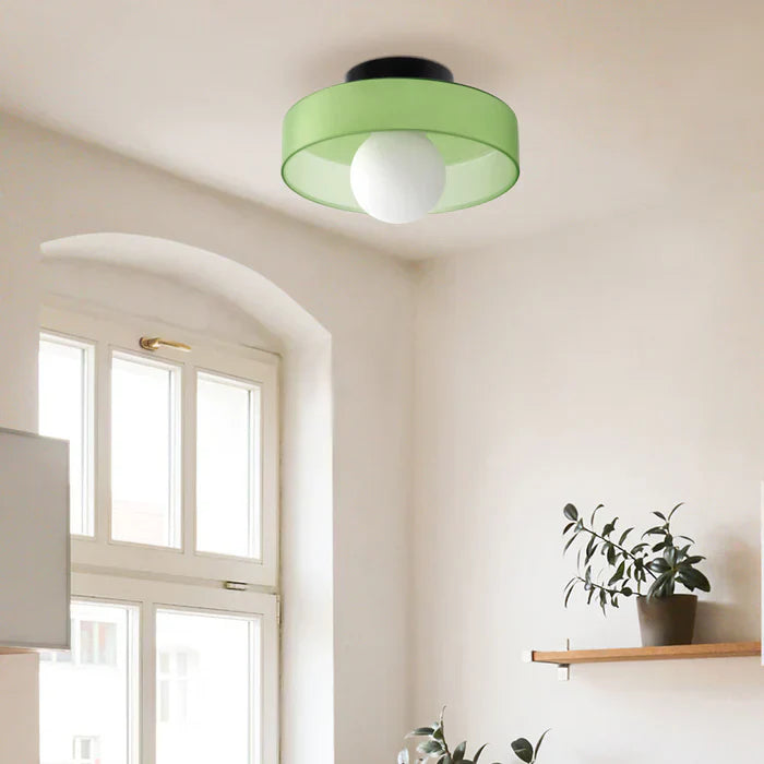 Moderne plafondlamp van glas met een minimalistisch ontwerp