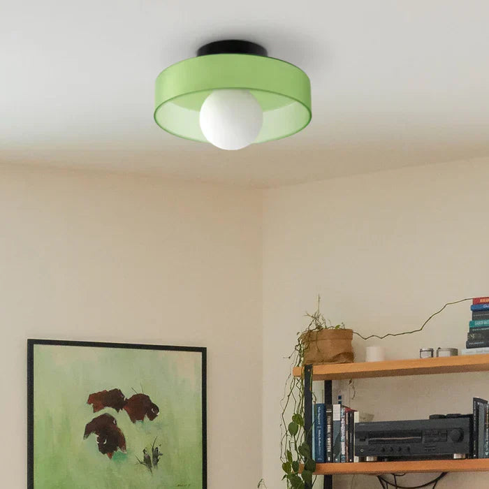 Moderne plafondlamp van glas met een minimalistisch ontwerp