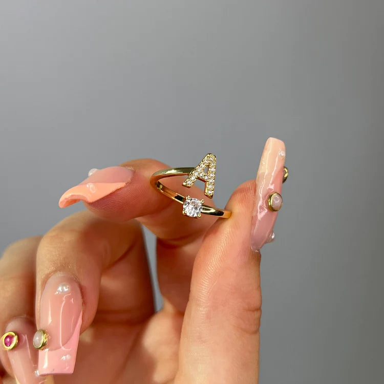 Moederdagcadeau | JewelEngrave | Elegante ring met je initialen, om herinneringen levend te houden