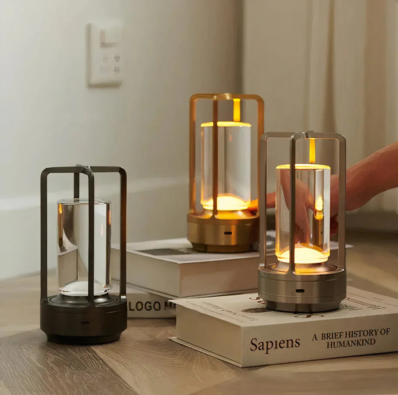 Moderne LED tafellamp met touch-schakelaar en elegant metalen frame