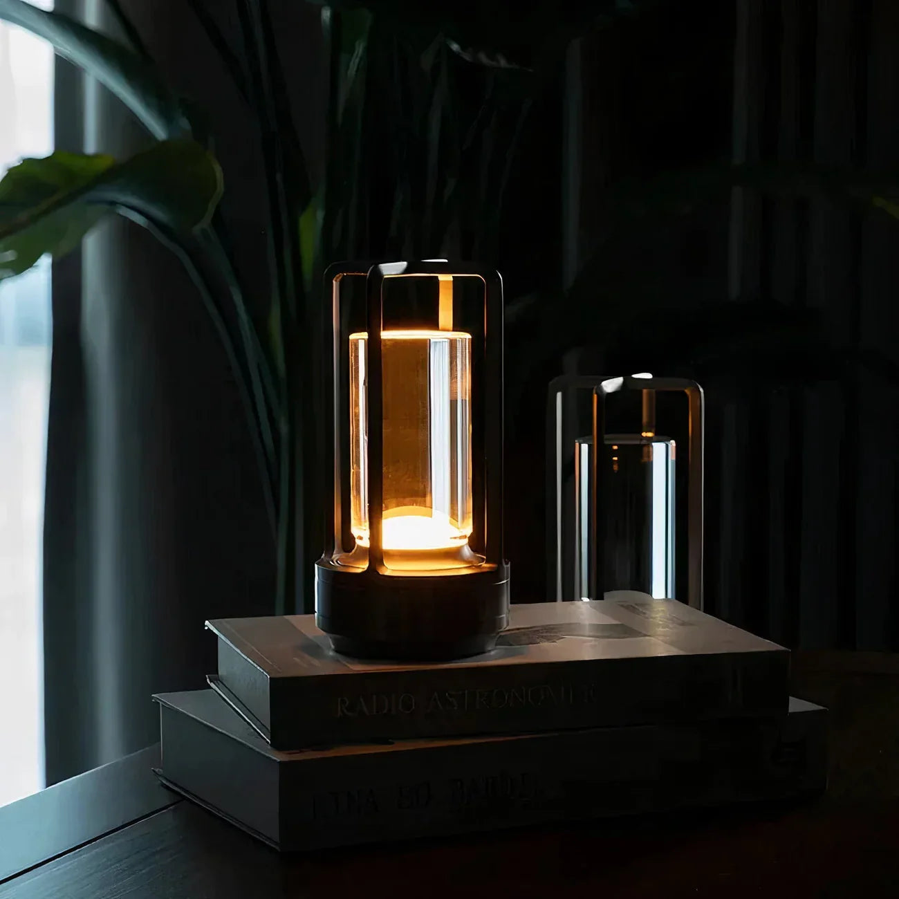 Moderne LED tafellamp met touch-schakelaar en elegant metalen frame