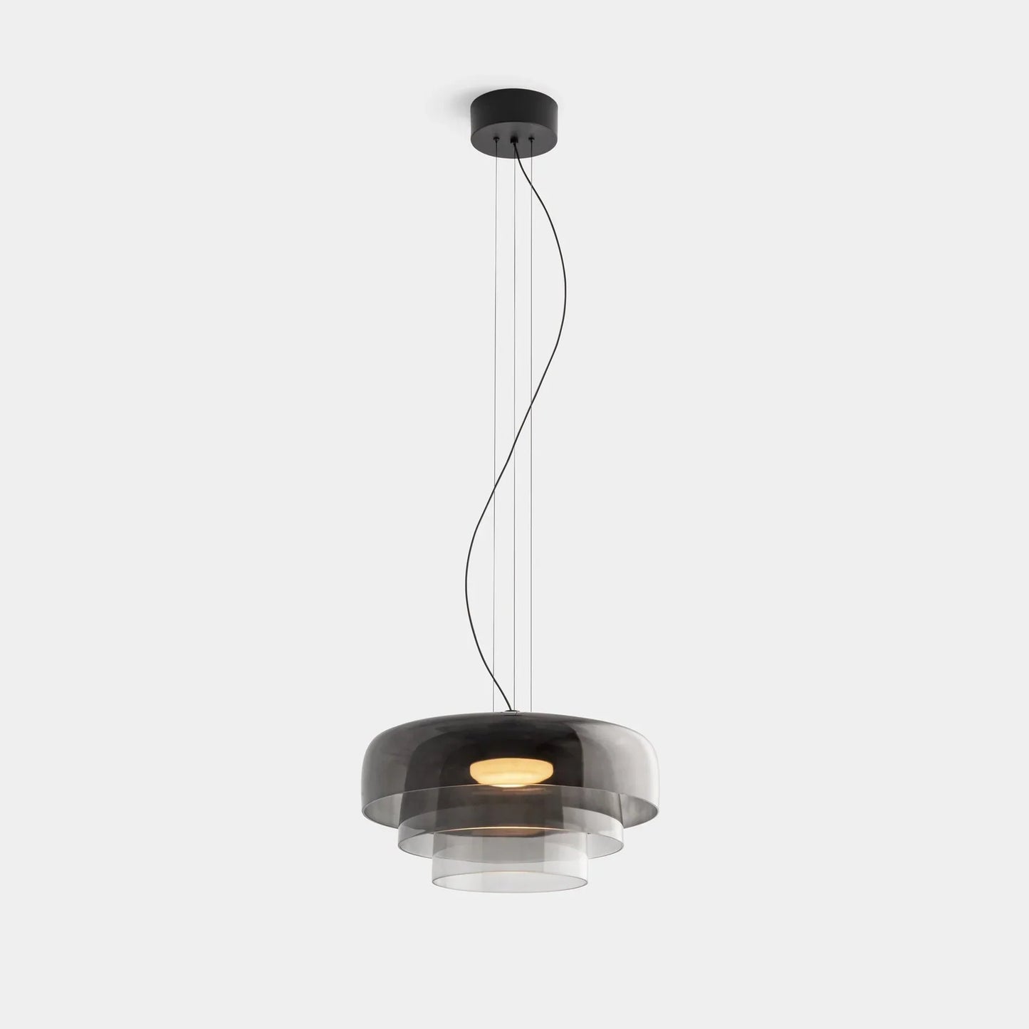 Moderne glazen hanglamp met gelaagd lampenkap – design geïnspireerd op retro stijl