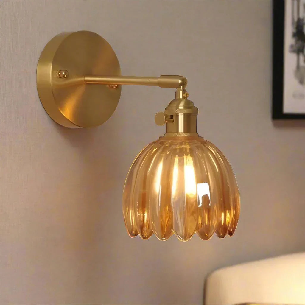 Retro wandlamp in de vorm van een tulp bloem – wandlamp met glazen kap en gouden afwerking