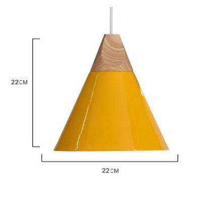 Houten en aluminium hanglamp in de vorm van een kegel