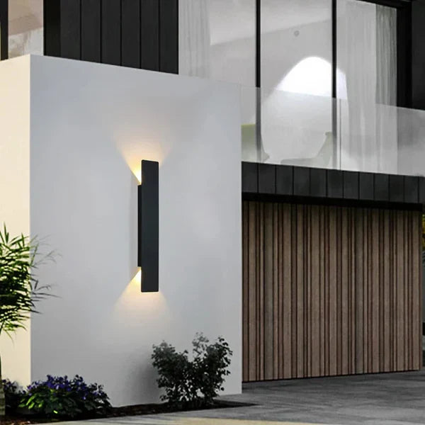 Moderne Buitenlamp – LED Wandlamp Op/Neer, Waterdicht, Verticale Ontwerp