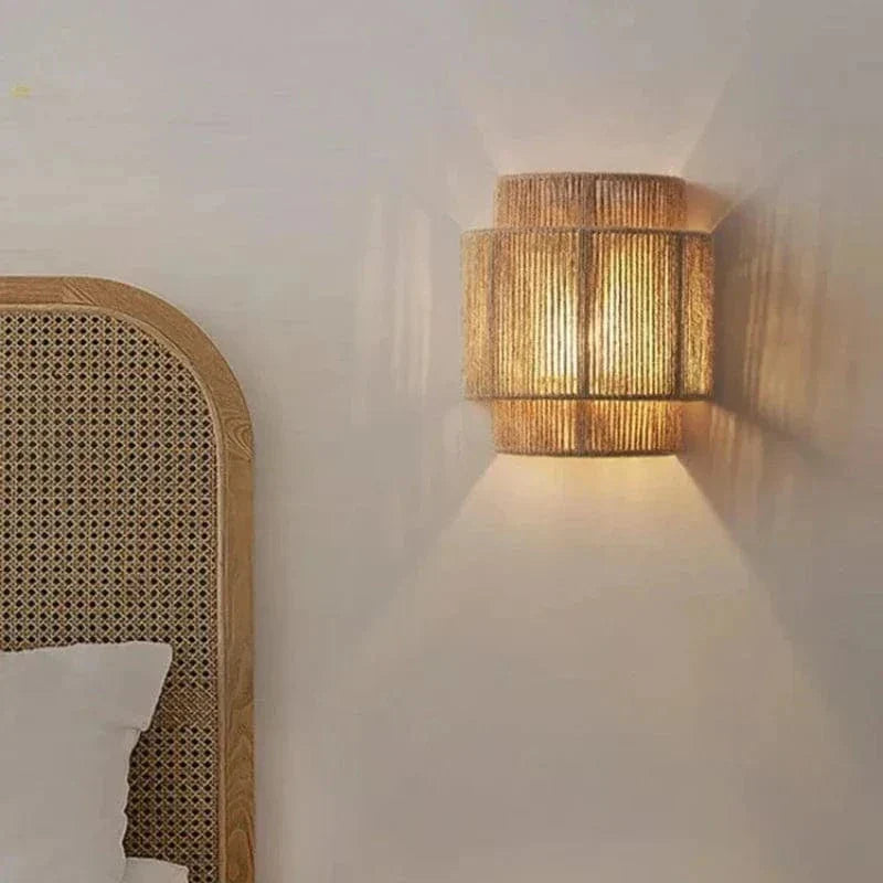 Handgeweven Riet en Bamboe Wandlamp