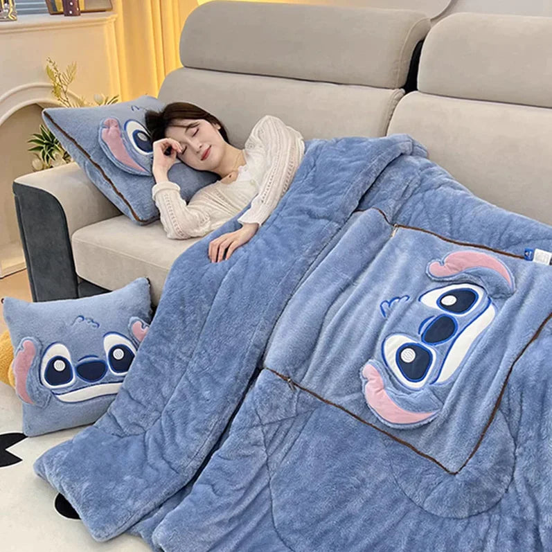 CozyNest – Deken met Kussen 2-in-1 Plucheontwerp – voor Thuis & Reizen
