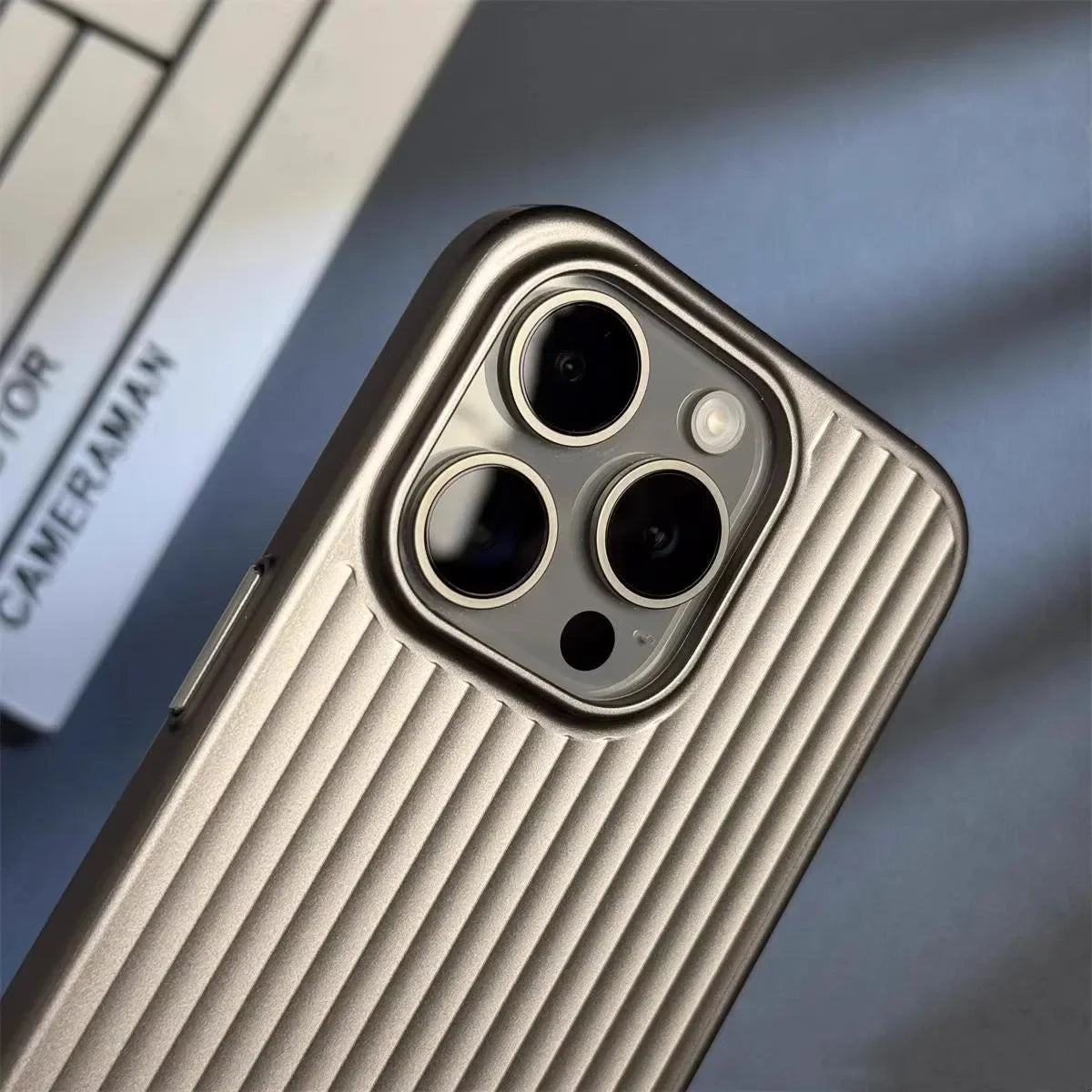 iPhone Hoes met Groefstructuur – Slanke Beschermhoes met Camera- en Krabsbescherming