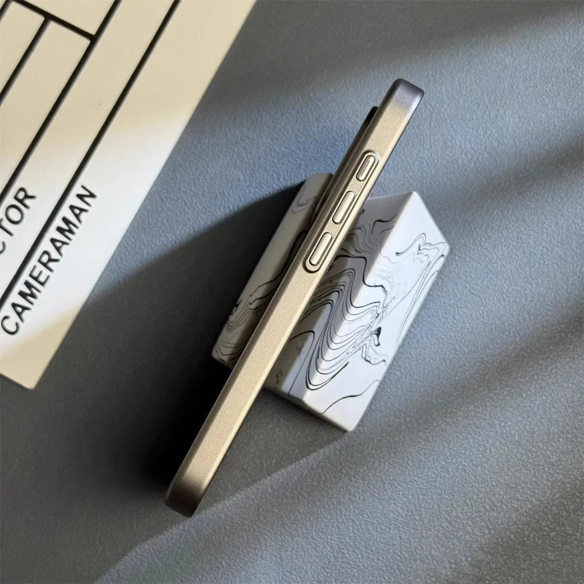 iPhone Hoes met Groefstructuur – Slanke Beschermhoes met Camera- en Krabsbescherming
