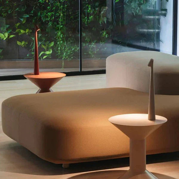 Elegante LED-tafellamp met modern en slank ontwerp en touch-schakelaar