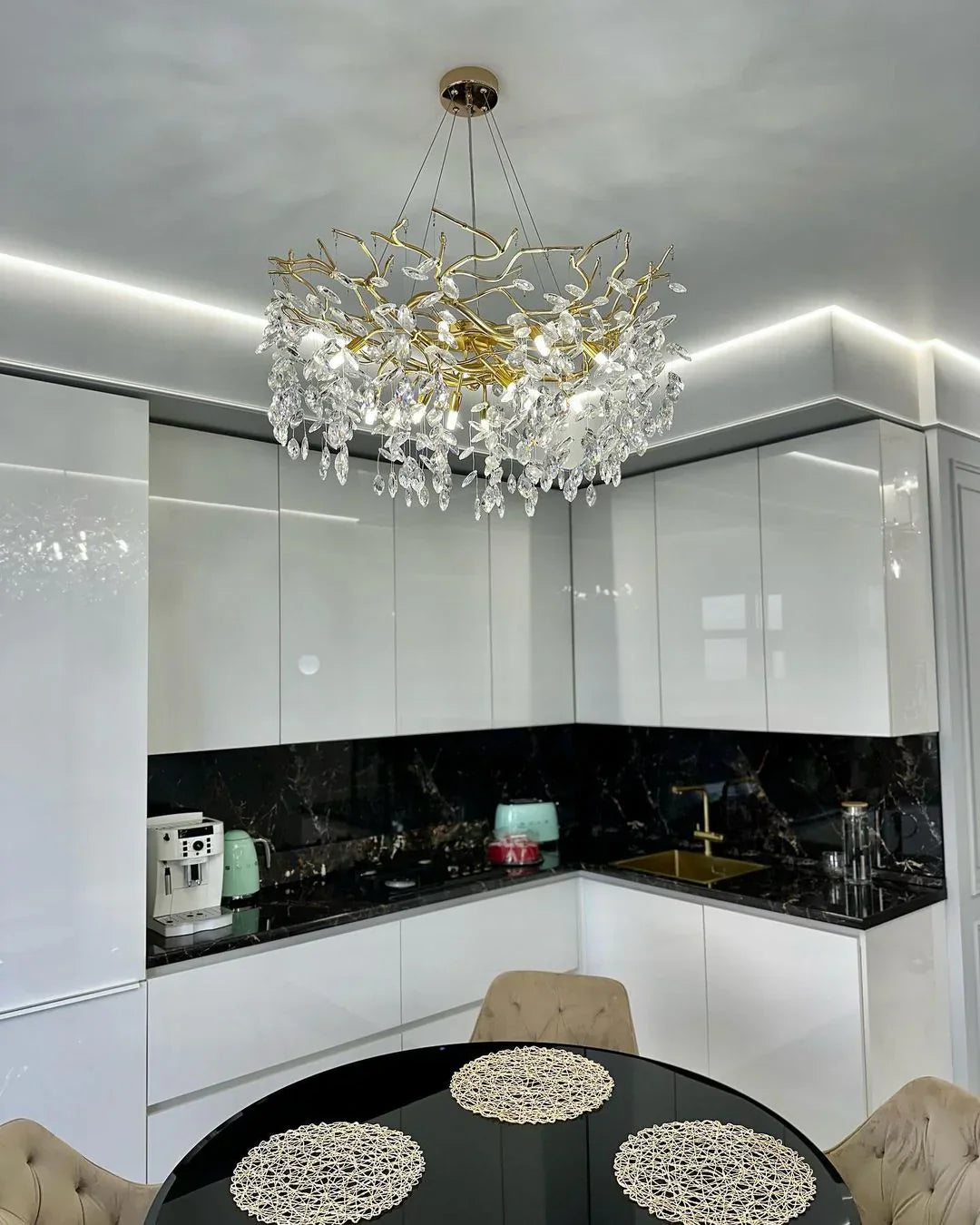 Exclusieve kroonluchter met kristallen bladeren – takken effect, moderne elegantie