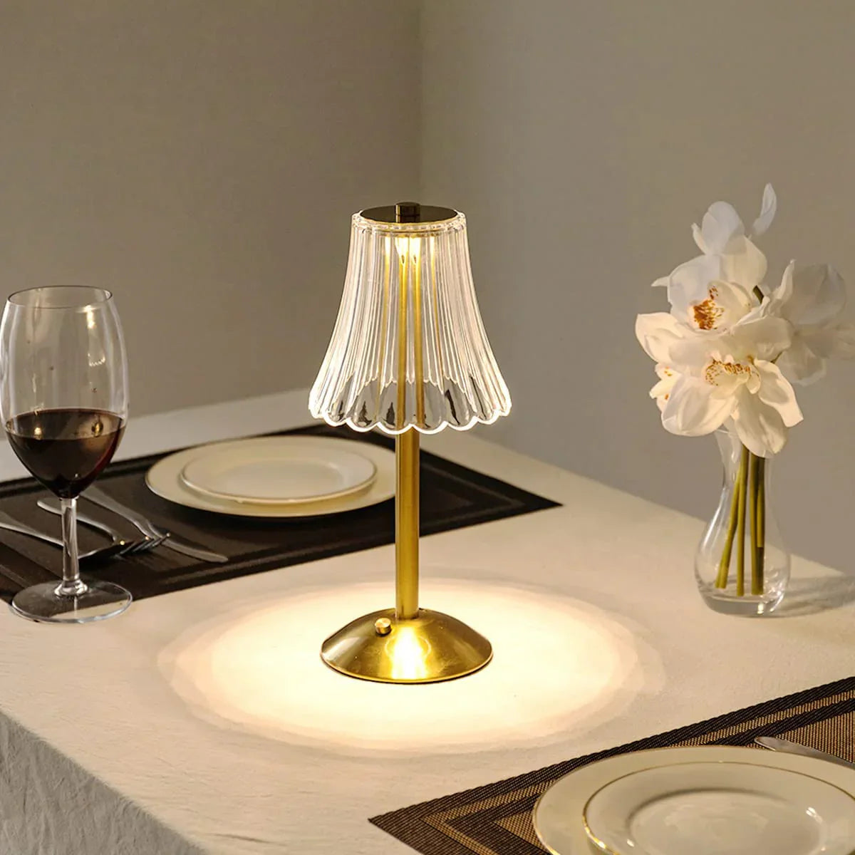 Elegante LED-tafellamp met kristallen kap en gouden afwerking – touch-aansteking