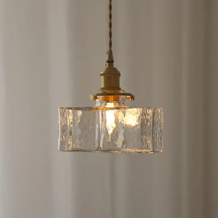 Vintage glazen hanglampen met een afwerking in messing