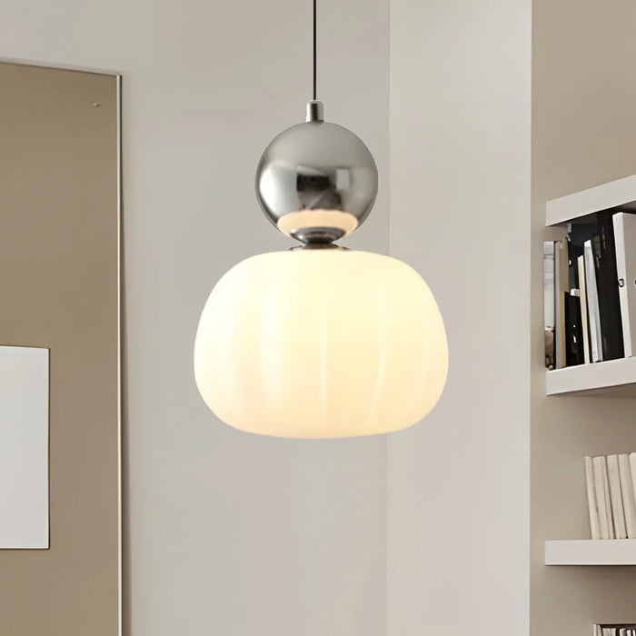 Moderne hanglamp met decoratief sferisch element