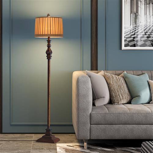 Bruine Vintage Vloerlamp met Plissé Lampenkap en Houten Stand
