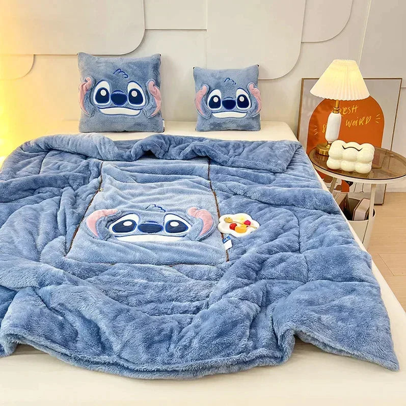 CozyNest – Deken met Kussen 2-in-1 Plucheontwerp – voor Thuis & Reizen