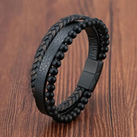 Serene Schild Armband | Omarm sereniteit met de SereneShield Armband, met hematietstenen die bekend staan om hun stressverlichtende eigenschappen. Hij is ontworpen om dagelijks te dragen en geeft rust en een modieuze touch aan elke look.