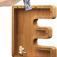 TreasureNest Muntbank | Gepersonaliseerde houten spaarpot in A-Z letterontwerpen