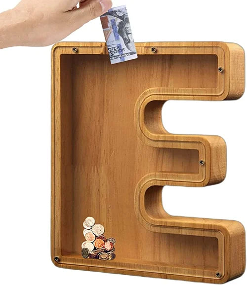 TreasureNest Muntbank | Gepersonaliseerde houten spaarpot in A-Z letterontwerpen