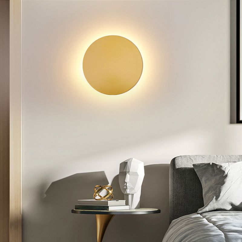 Kyris Ronde Minimalistische Wandlamp Zwart/Goud/Wit. Woonkamer