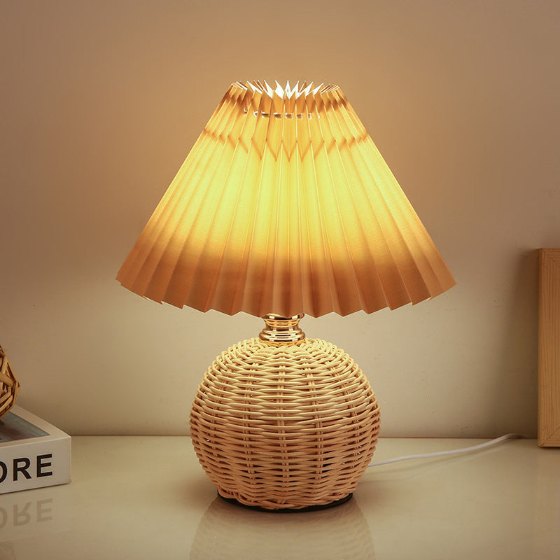 Noorse Rieten Geplooide Stof Conische LED Tafellamp 1-Licht