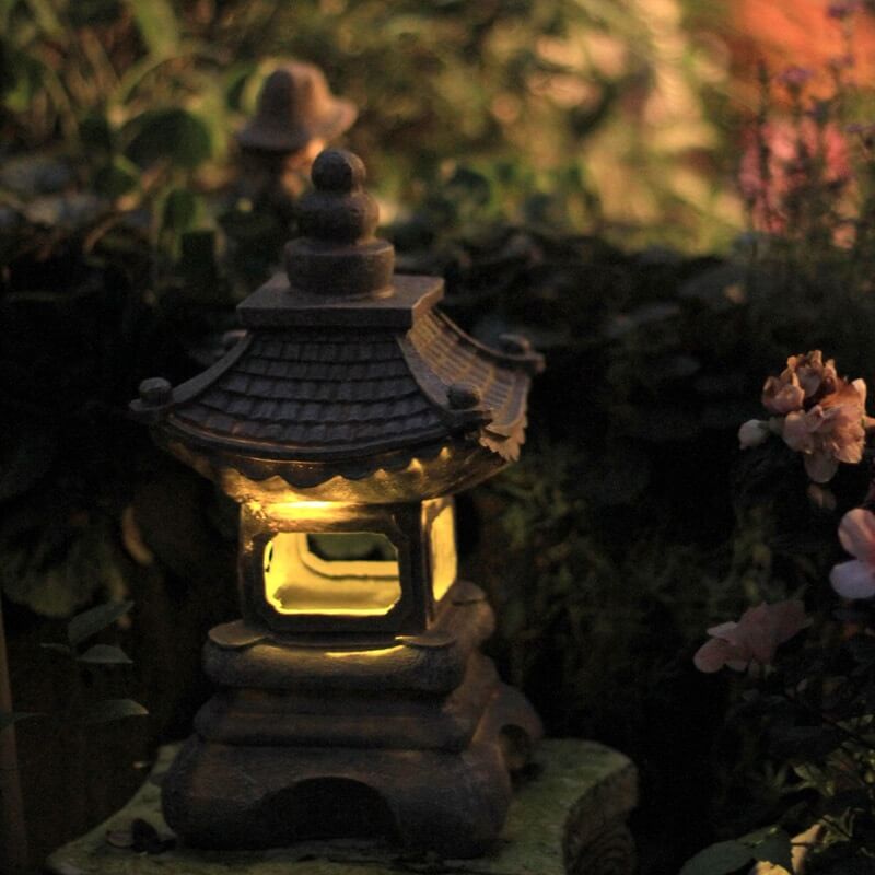 Zonne-energie Pagodevormige Hars Tuinlamp met Steenafwerking