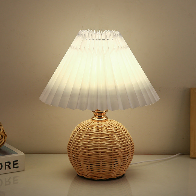 Noorse Rieten Geplooide Stof Conische LED Tafellamp 1-Licht