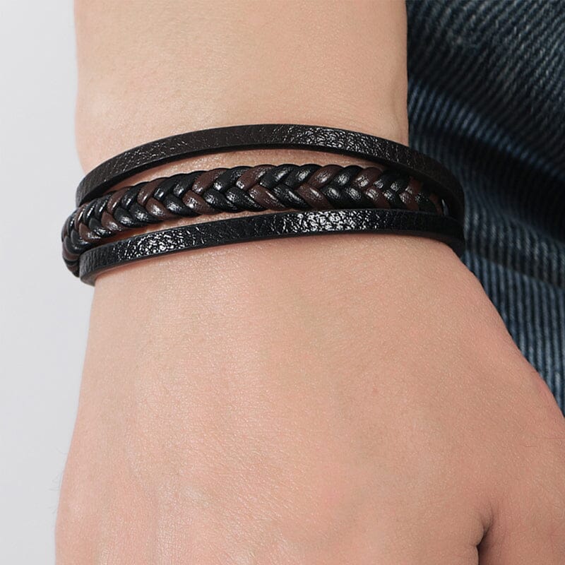 Serene Schild Armband | Omarm sereniteit met de SereneShield Armband, met hematietstenen die bekend staan om hun stressverlichtende eigenschappen. Hij is ontworpen om dagelijks te dragen en geeft rust en een modieuze touch aan elke look.