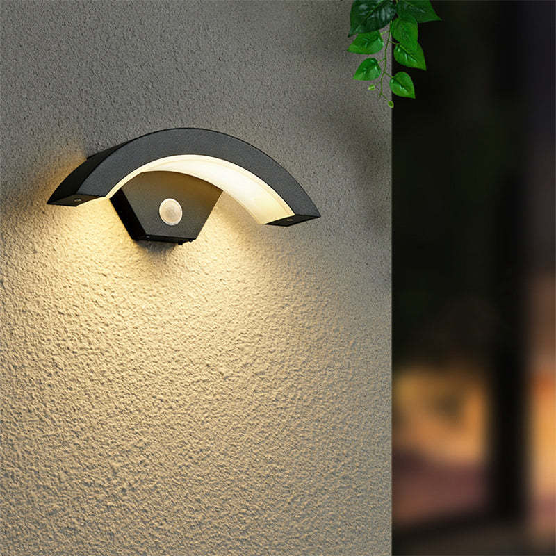Elvon Nordic Arc Waterdichte LED Buiten Wandlamp, Zwart