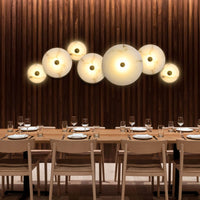 Combinatie van acryl en marmer in een designlicht!