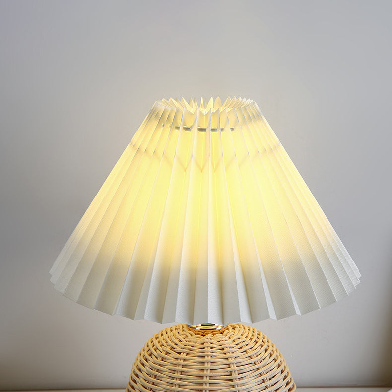 Noorse Rieten Geplooide Stof Conische LED Tafellamp 1-Licht