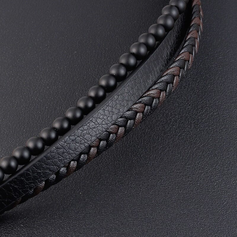 Serene Schild Armband | Omarm sereniteit met de SereneShield Armband, met hematietstenen die bekend staan om hun stressverlichtende eigenschappen. Hij is ontworpen om dagelijks te dragen en geeft rust en een modieuze touch aan elke look.