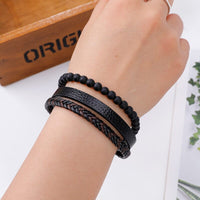 Serene Schild Armband | Omarm sereniteit met de SereneShield Armband, met hematietstenen die bekend staan om hun stressverlichtende eigenschappen. Hij is ontworpen om dagelijks te dragen en geeft rust en een modieuze touch aan elke look.
