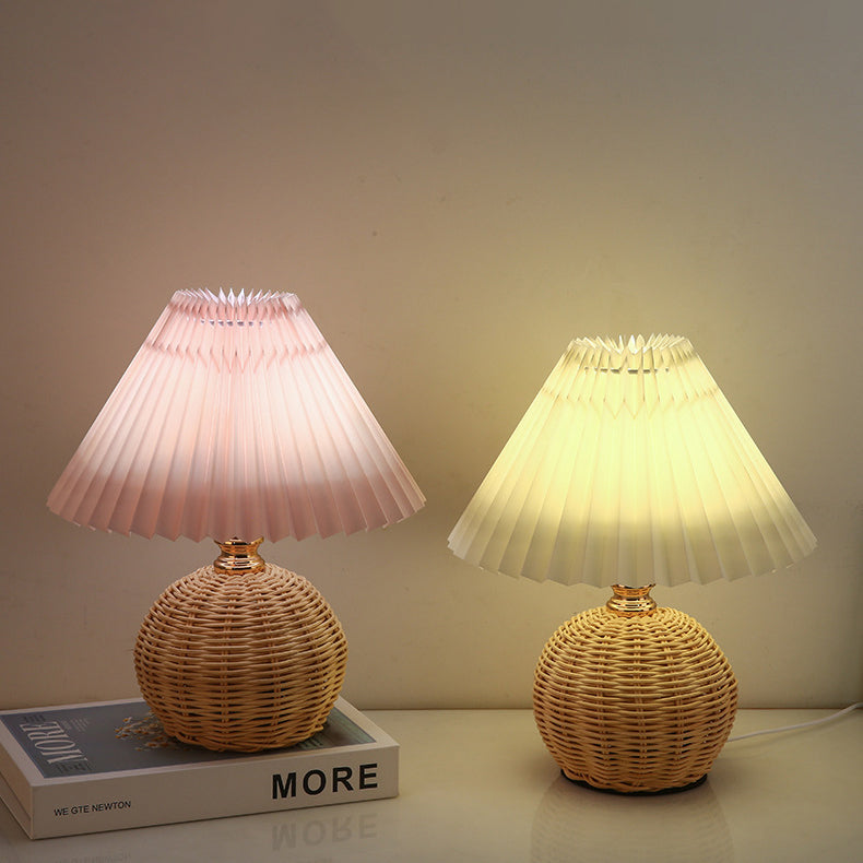Noorse Rieten Geplooide Stof Conische LED Tafellamp 1-Licht